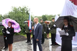 На территории корпуса Краснинской школы по улице Красноармейской состоялось торжественное открытие мемориала