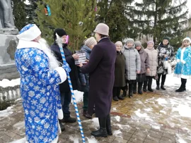 Сегодня в селе Средняя Матренка стартовала благотворительная акция «Серебряная елка» в рамках федерального проекта «Старшее поколение».