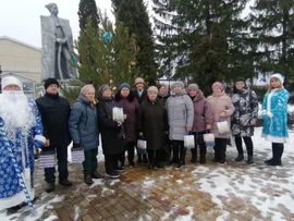 Сегодня в селе Средняя Матренка стартовала благотворительная акция «Серебряная елка» в рамках федерального проекта «Старшее поколение».