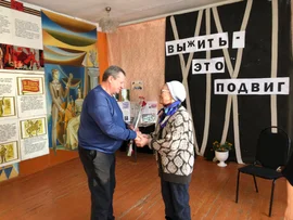 Активистки Краснинского районного отделения ЛООО "Союз женщин Липецкой области"встретились с блокадницей Ленинграда Колотухиной Тамарой Антоновной