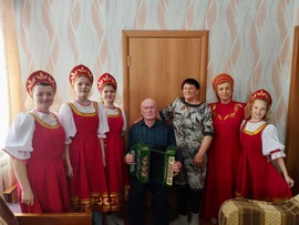 Активистки Краснинского отделения «Союз женщин Липецкой области» поздравили семьи, прожившие много лет в браке