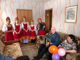 Активистки Краснинского отделения «Союз женщин Липецкой области» поздравили семьи, прожившие много лет в браке