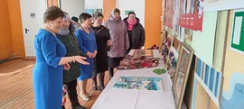 Активистки Краснинского отделения ЛООО  «Союз женщин Липецкой области» организовали выставку цветов из кожи