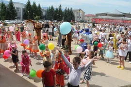 В Добром, на центральной площади, состоялось большое мероприятие, посвященное еще и Году семьи в России