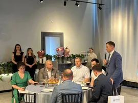 В Липецком районе предпринимателей пригласили на бизнес-завтрак, который был приурочен Дню российского предпринимательства