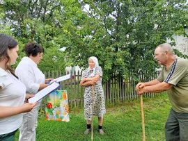 Активистки Добринского района поздравили тринадцать семейных пар, состоящих в браке 50 и более лет