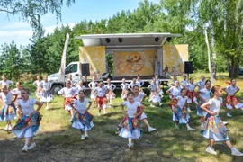 В с. Новоуглянка на живописной поляне провели праздник ко дню "Семьи, любви и верности"