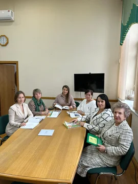 Подарок молодым липчанам в год 80 летия  Победы в Великой Отечественной войне сделали активистки Союза женщин России Липецкого регионального отделения города Липецка.