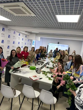 "Предпраздничная встреча: женщины-лидеры Липецка обсудили проекты и получили награды"