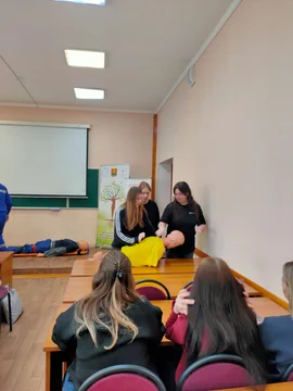 Липецкий филиал Финансового университета при Правительстве РФ 02.04.2025 г. посетили активисты ЛООО «Союз женщин Липецкой области» 