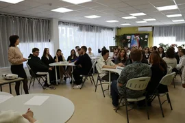 Я здесь живу, и край мне этот дорог