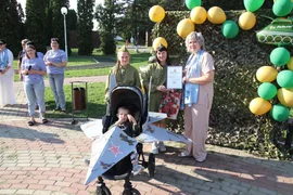 В Краснинском районе прошел "Парад колясок"