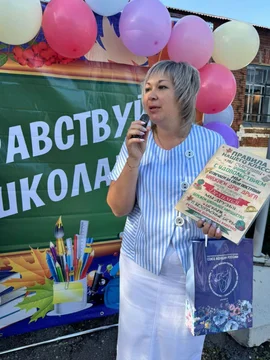 Торжественный первый школьный звонок прозвенел первого сентября в школах Краснинского муниципального района