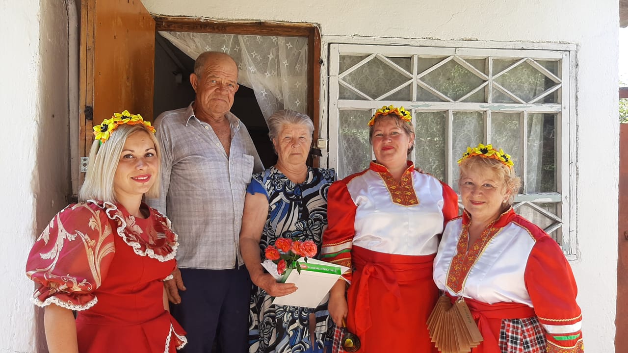 В рамках празднования Дня семьи, любви и верности в Краснинском районе прошла акция