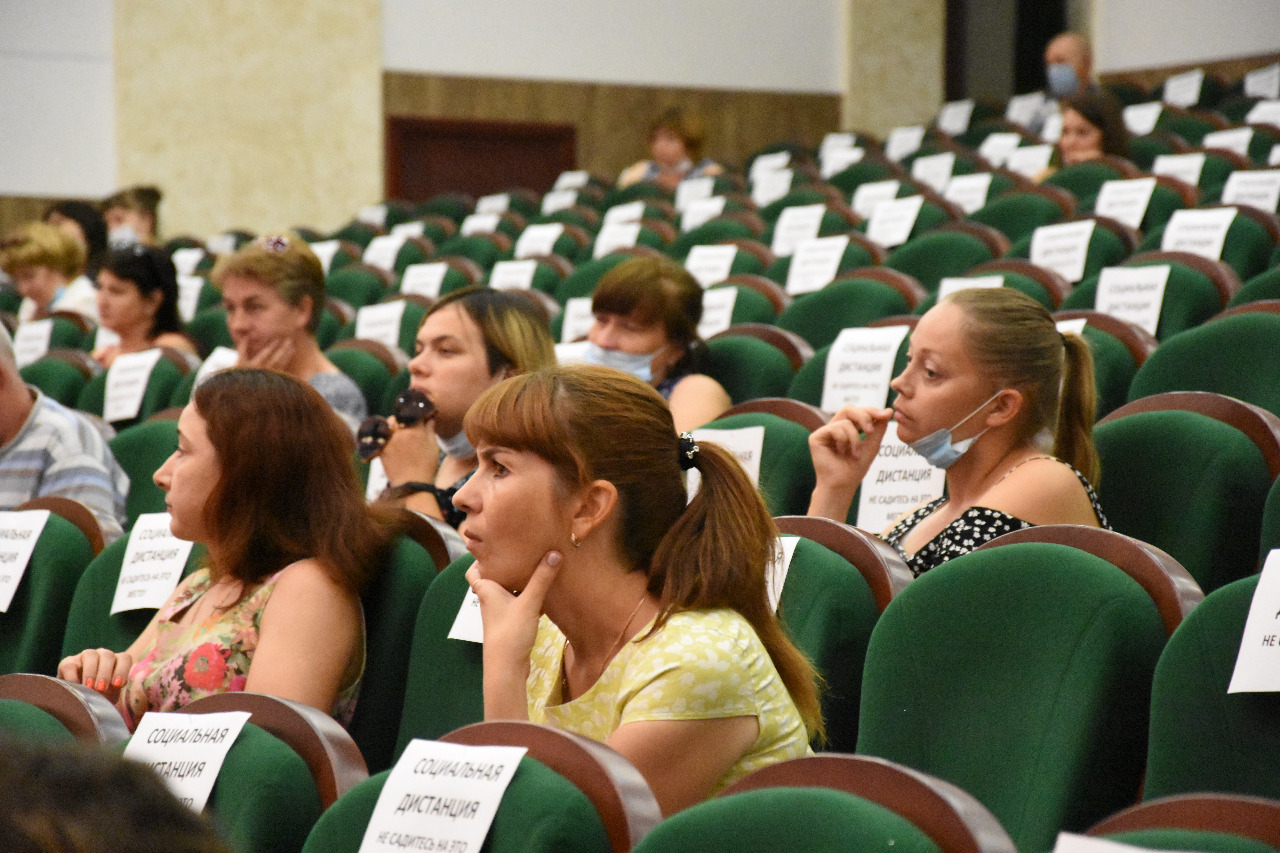 Активистки грязинского женсовета приняли участие в муниципальном родительском собрании