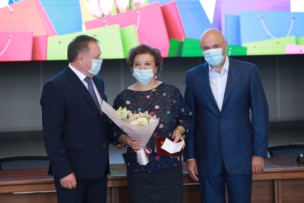 В Липецкой области отметили наградами лучших работников сферы торговли