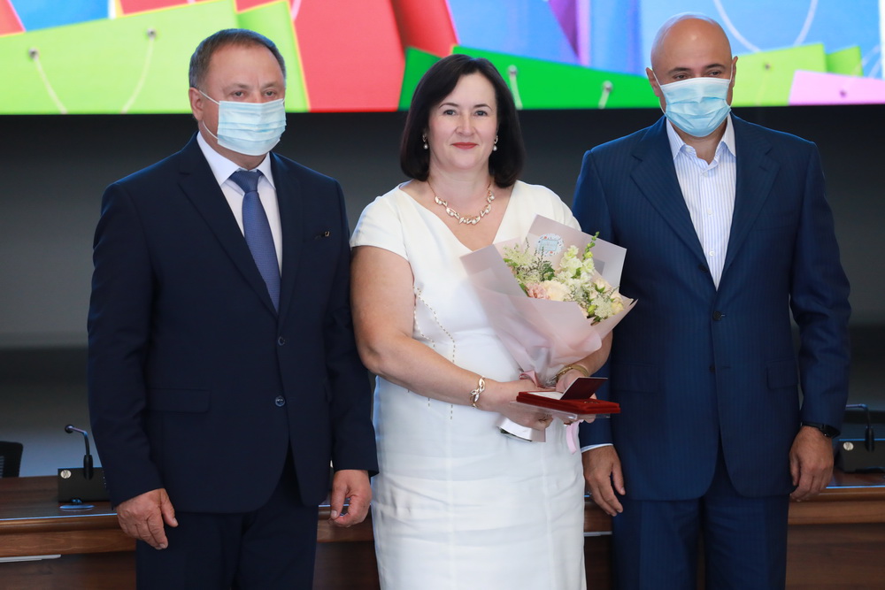 В Липецкой области отметили наградами лучших работников сферы торговли