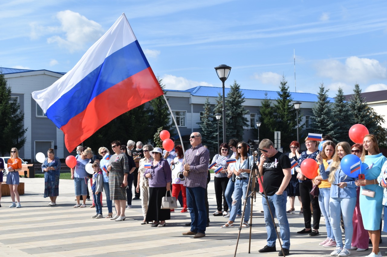 В Добровском районе отметили День Государственного флага