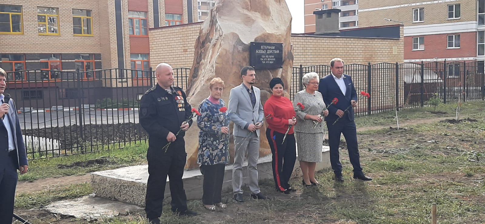Памятную доску ветеранам боевых действий открыли в микрорайоне Елецкий города Липецка