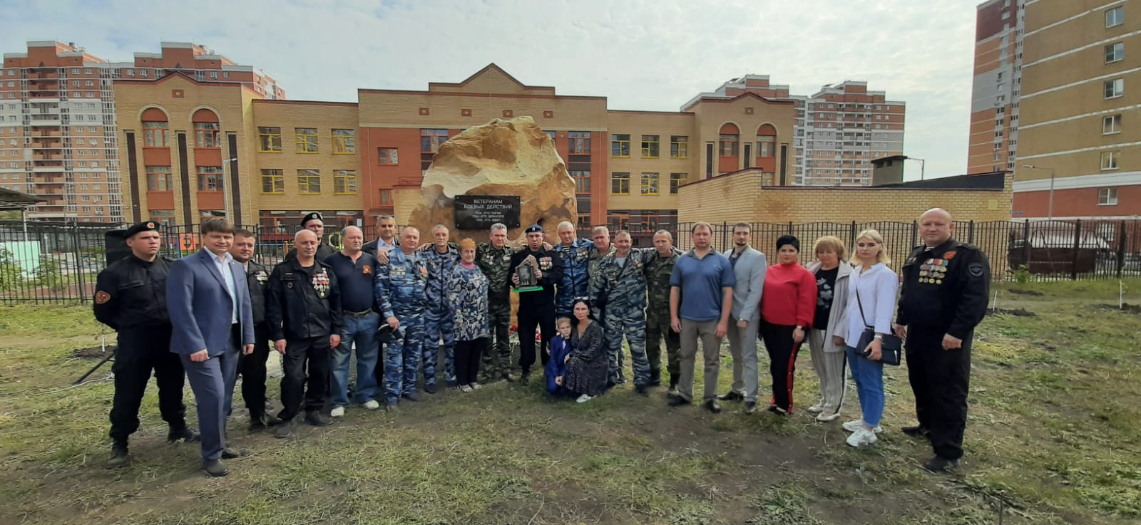 Памятную доску ветеранам боевых действий открыли в микрорайоне Елецкий города Липецка