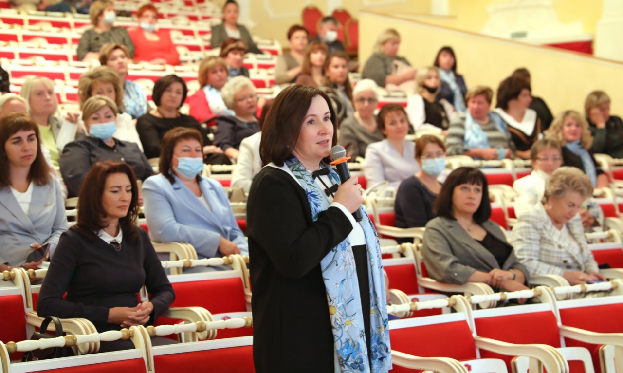 Встреча губернатора Липецкой области Игоря Артамонова с представительницами регионального Союза женщин прошла сегодня в «Унионе»