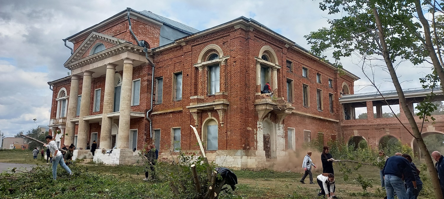 В селе Полибино Данковского района по доброй традиции, состоялся культурный субботник в усадьбе Нечаевых