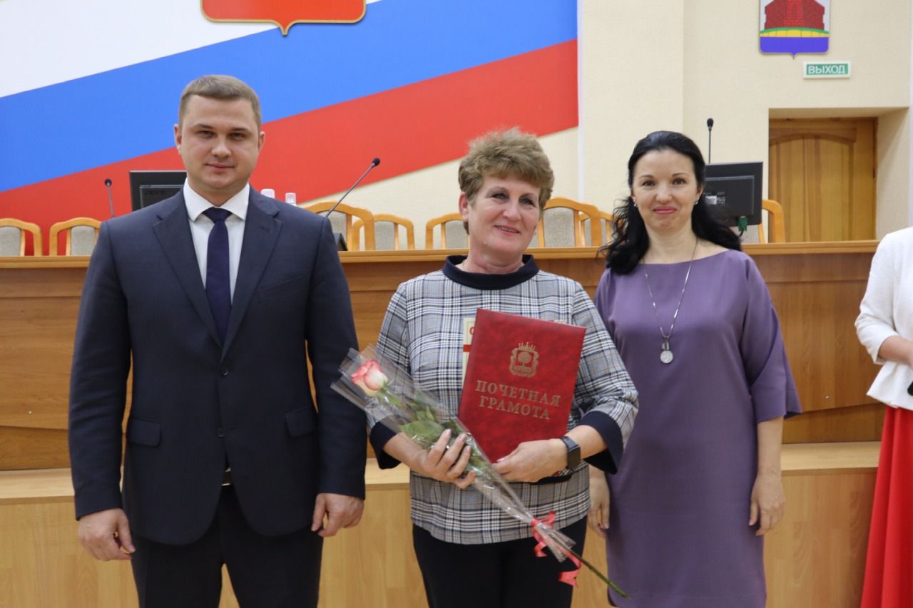 В администрации Задонского района прошло торжественное мероприятие, посвящённое Дню учителя.