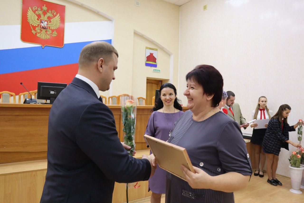 В администрации Задонского района прошло торжественное мероприятие, посвящённое Дню учителя.