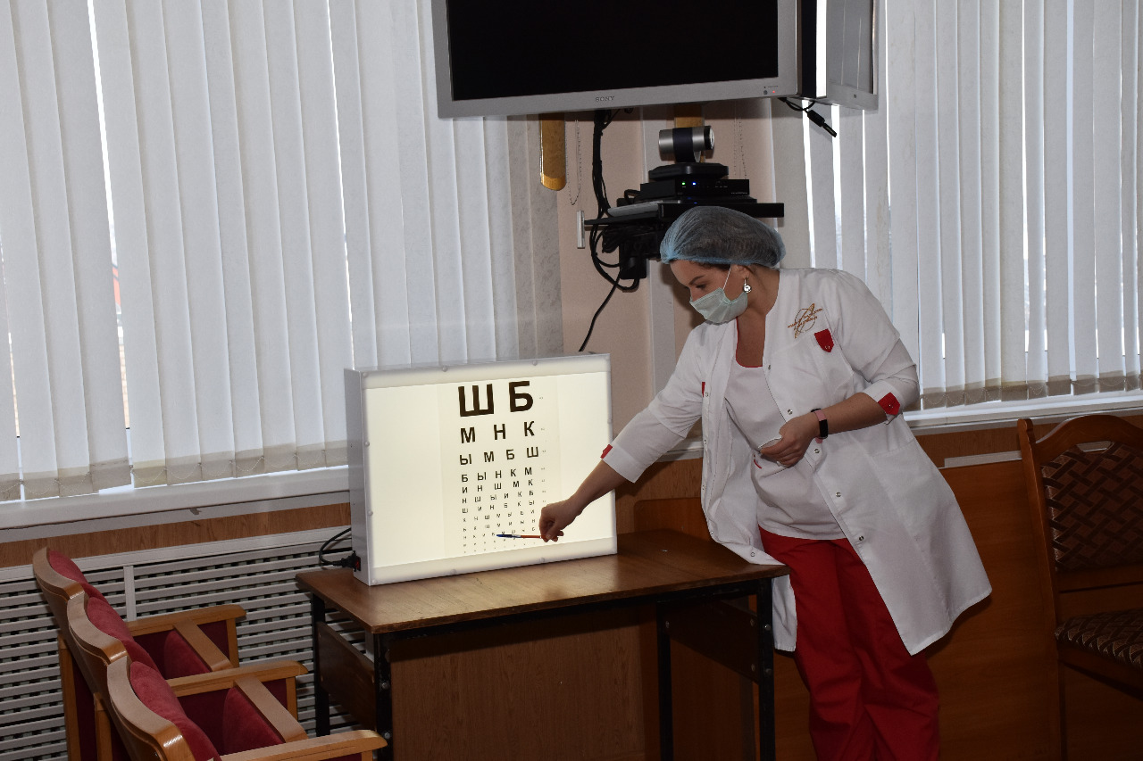 Приём специалистами-офтальмологами медицинского центра «Пульс»