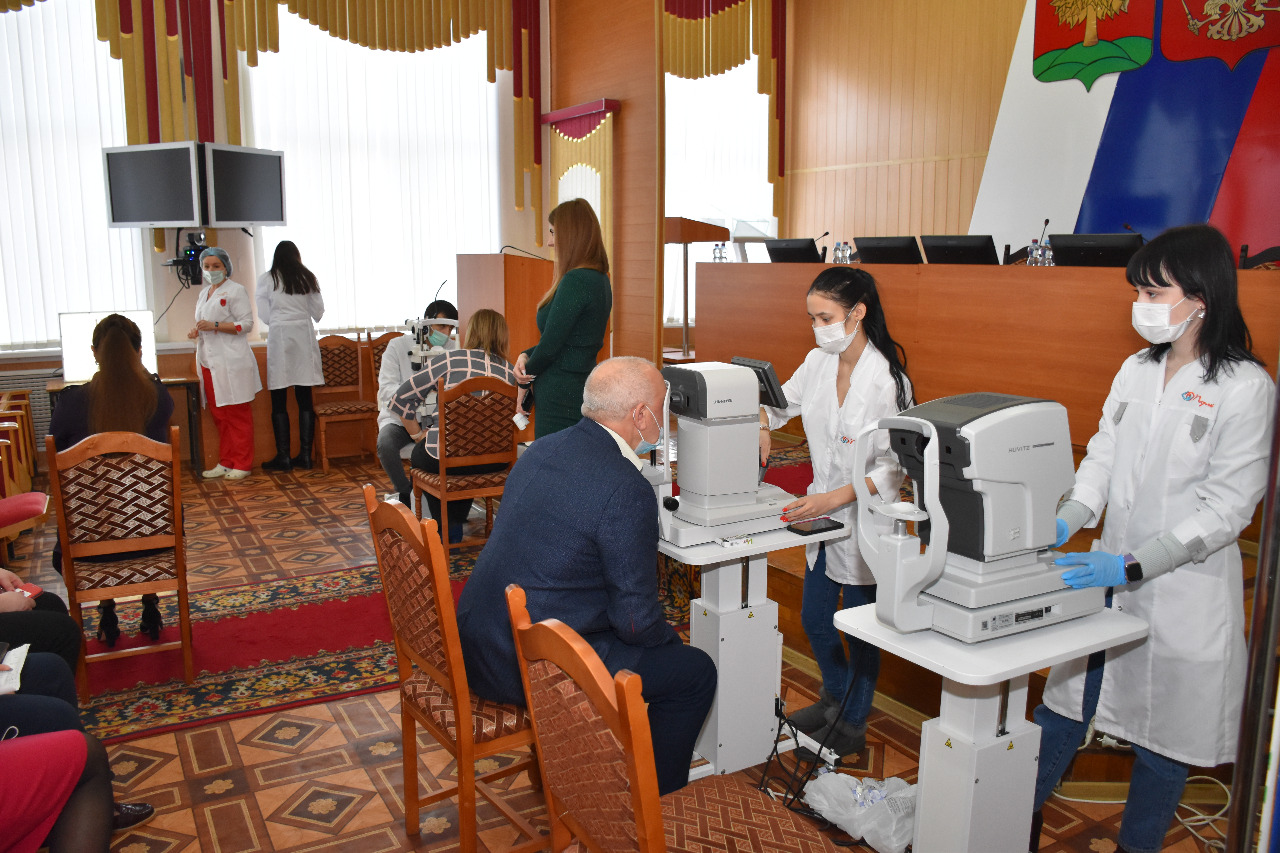 Приём специалистами-офтальмологами медицинского центра «Пульс»