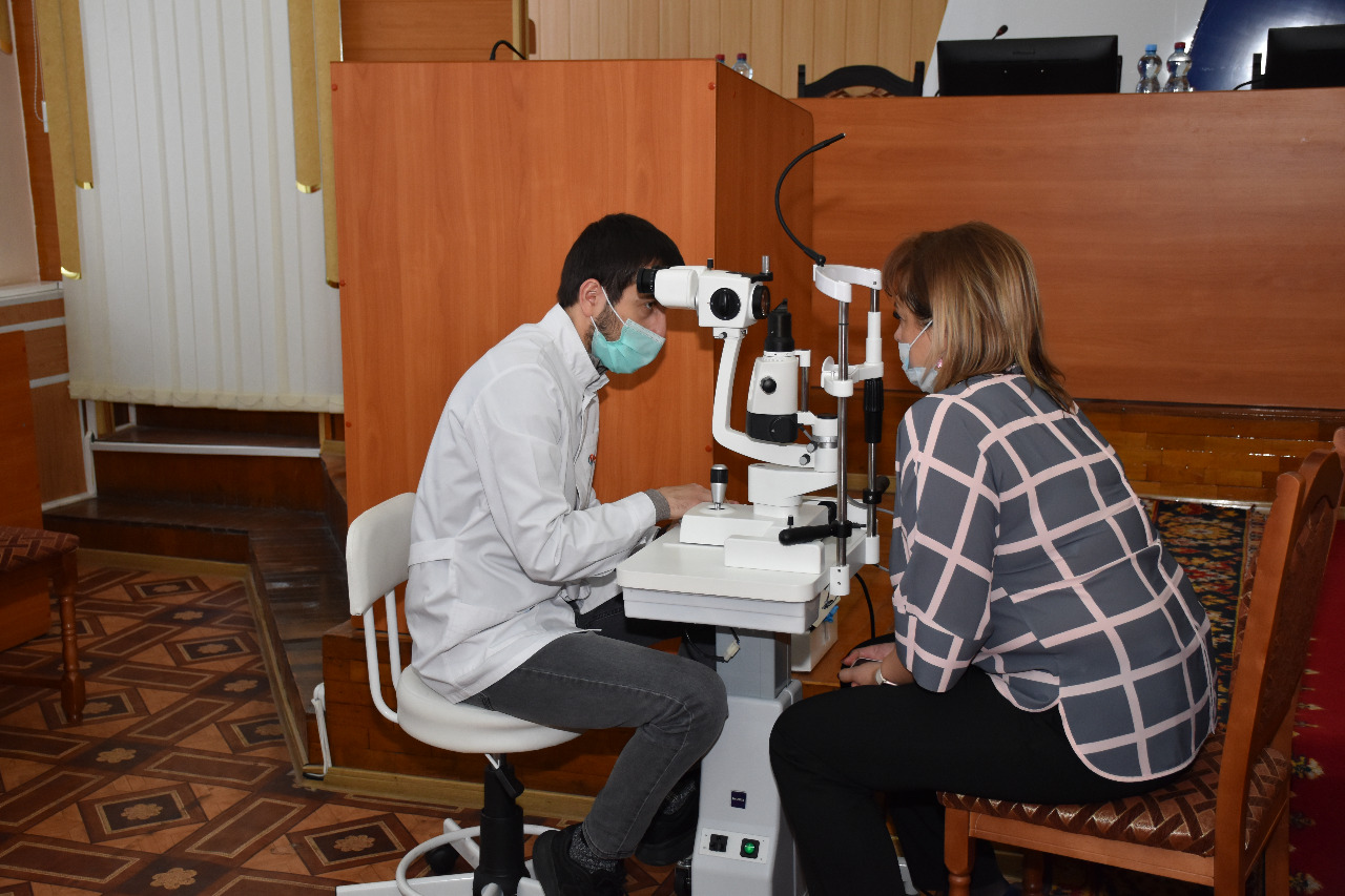 Приём специалистами-офтальмологами медицинского центра «Пульс»