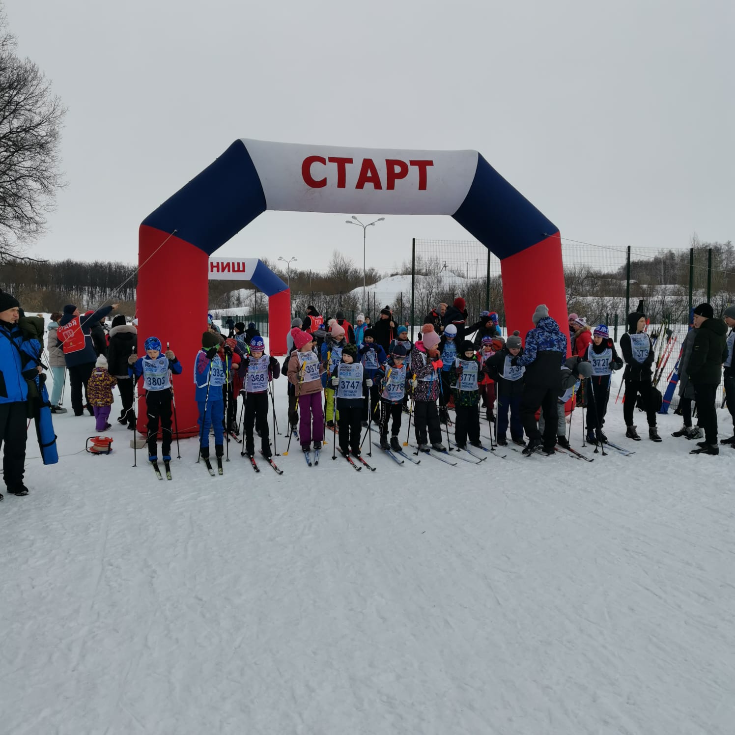 ОКОЛО 200 ЧЕЛОВЕК В ВОЗРАСТЕ ОТ 5 ДО 80 ЛЕТ ПРИНЯЛИ УЧАСТИЕ В "ЛЫЖНЕ РОССИИ — 2022" В ЕЛЕЦКОМ РАЙОНЕ