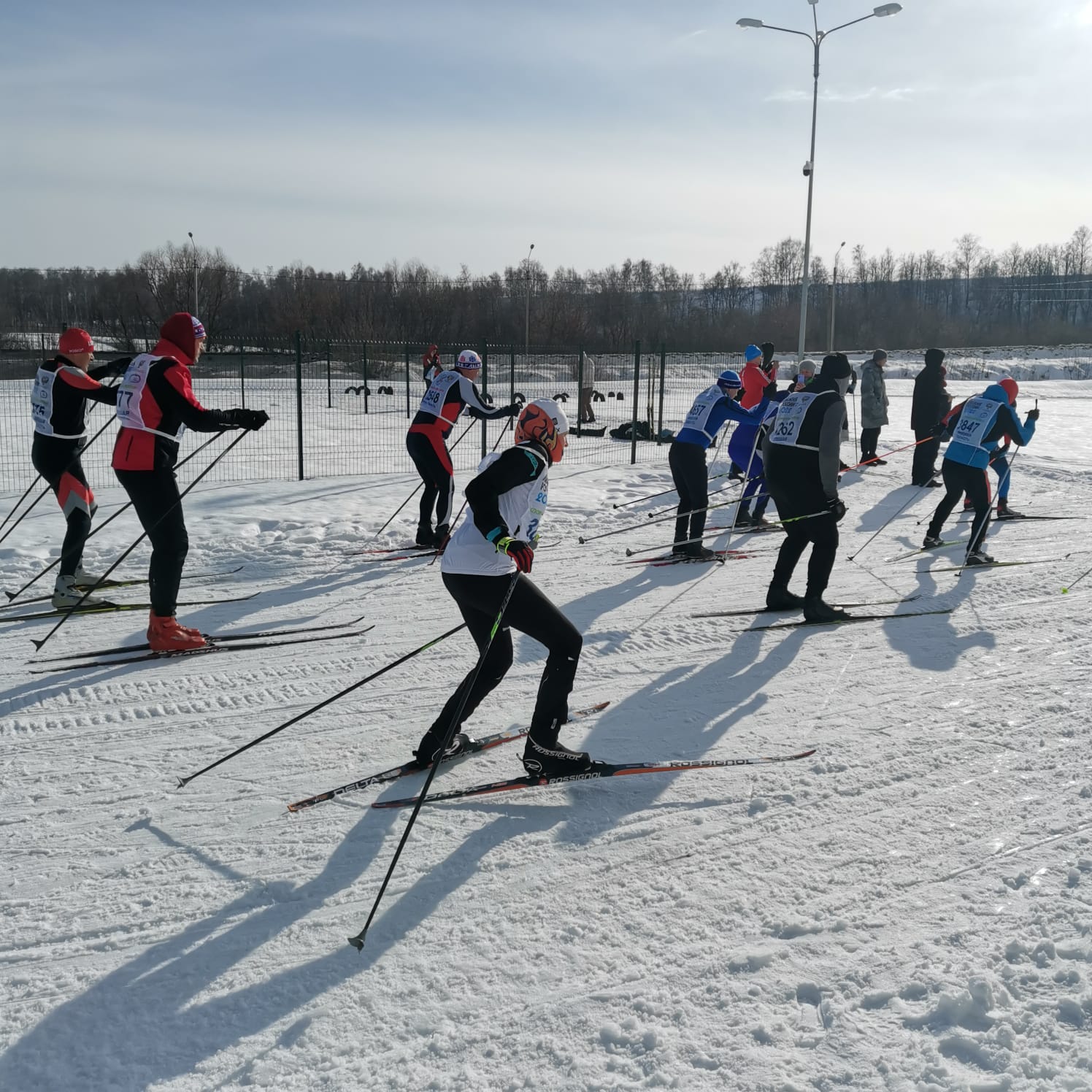 ОКОЛО 200 ЧЕЛОВЕК В ВОЗРАСТЕ ОТ 5 ДО 80 ЛЕТ ПРИНЯЛИ УЧАСТИЕ В "ЛЫЖНЕ РОССИИ — 2022" В ЕЛЕЦКОМ РАЙОНЕ