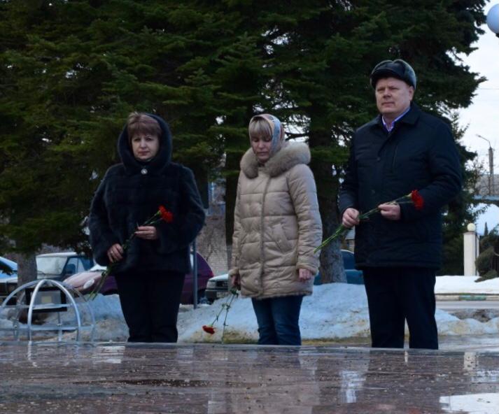 Цветы к каждому воинскому мемориалу защитникам Отечества