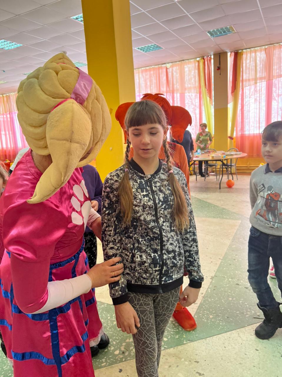 Липецкое региональное отделение «Союза женщин России» с первых дней включилось в сбор гуманитарной помощи для беженцев, прибывших из ДНР и ЛНР в наш регион.