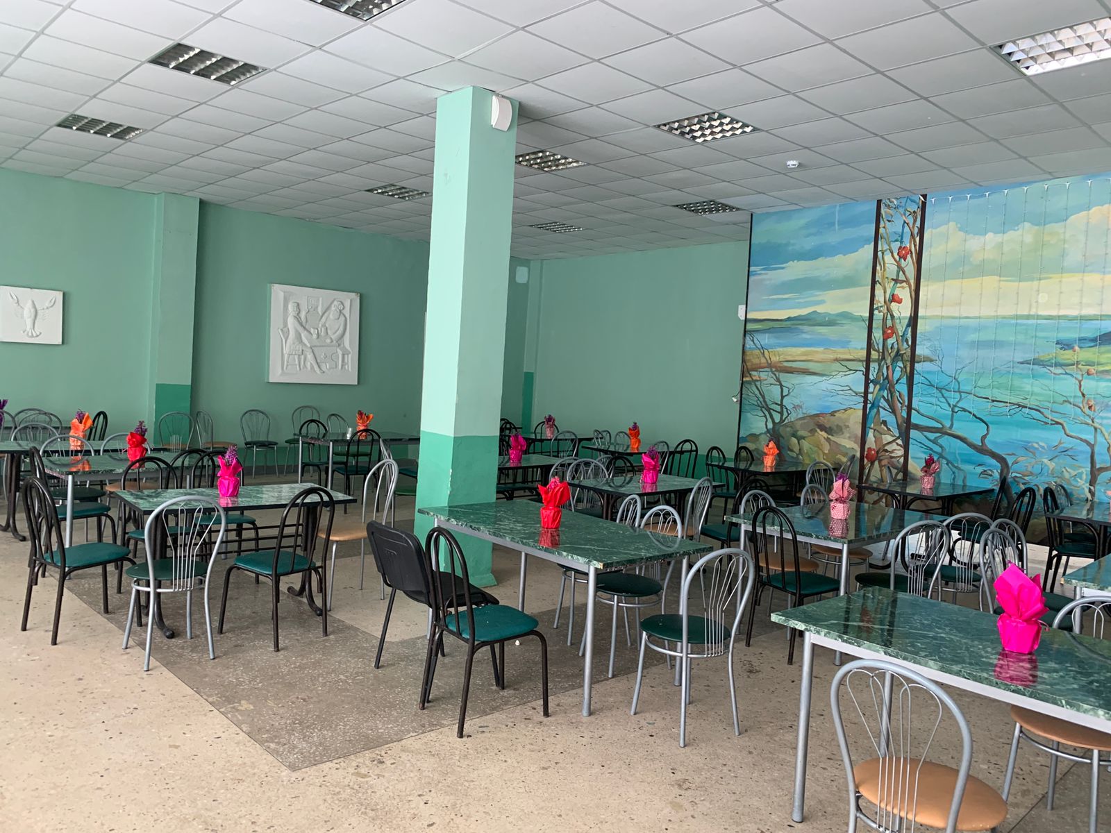 Липецкое региональное отделение «Союза женщин России» с первых дней включилось в сбор гуманитарной помощи для беженцев, прибывших из ДНР и ЛНР в наш регион.