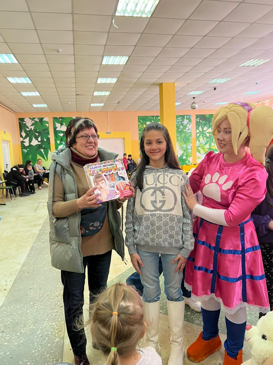 Липецкое региональное отделение «Союза женщин России» с первых дней включилось в сбор гуманитарной помощи для беженцев, прибывших из ДНР и ЛНР в наш регион.