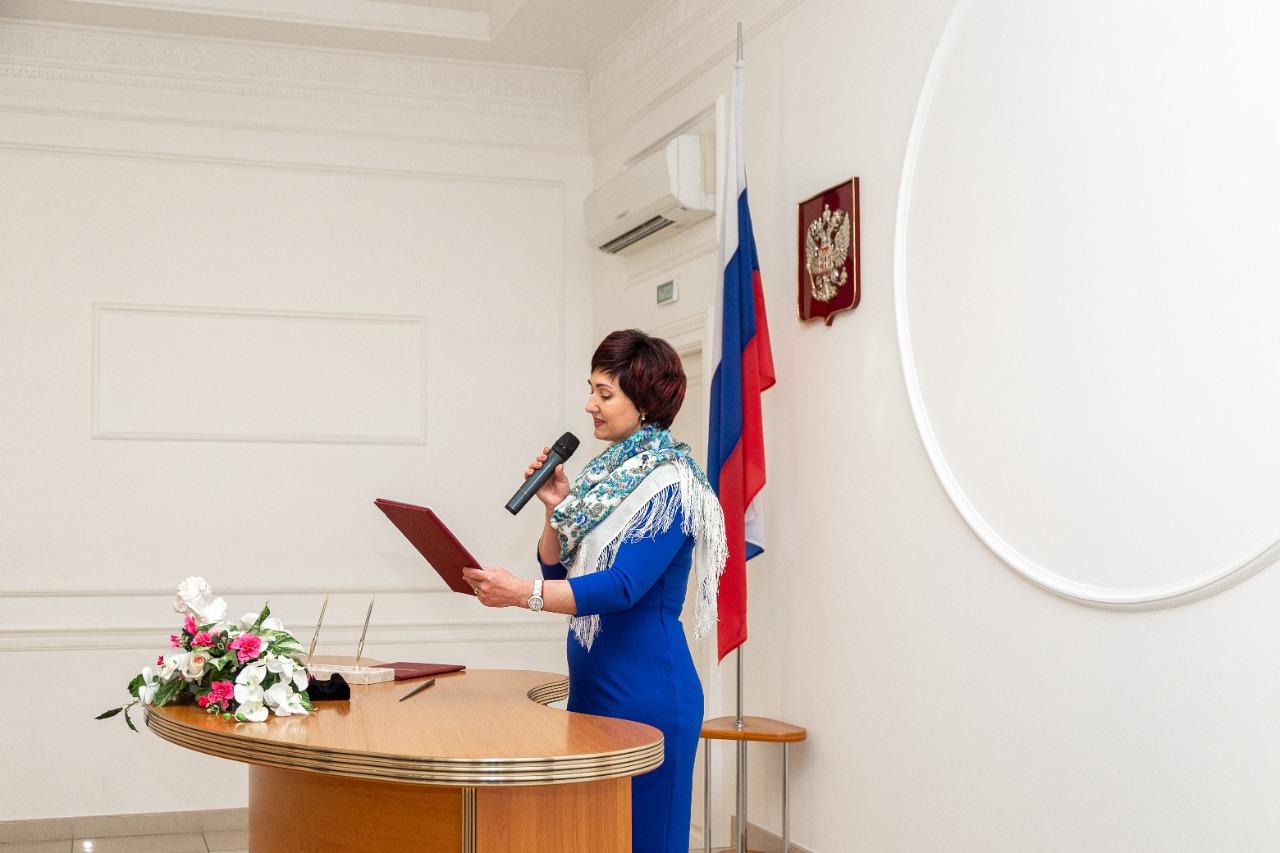 В Липецком городском отделении "Союза женщин Липецкой области" чествовали липчан, отметивших 65 лет супружеской жизни