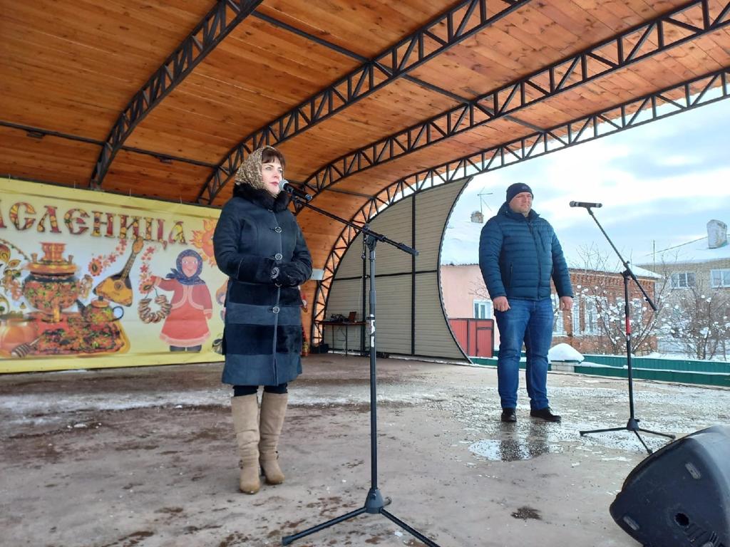 Сегодня жители всех поселений Добровского района провожали Масленицу