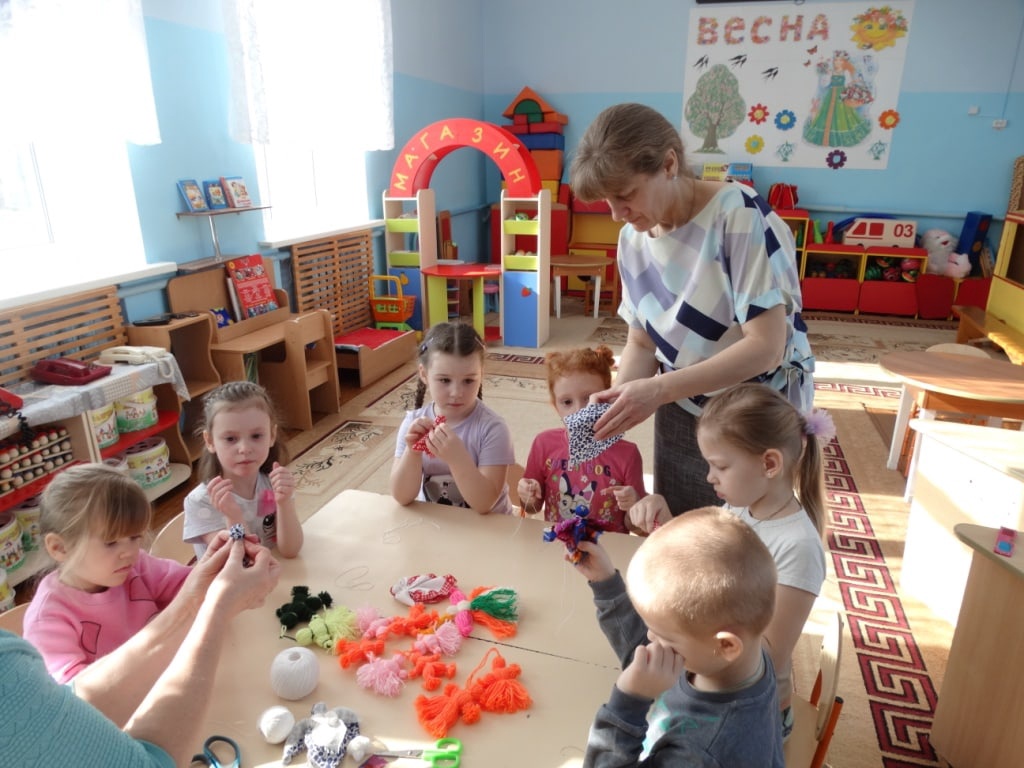 Воспитательницы детского сада «Родничок» учат малышей понимать культуру других народов