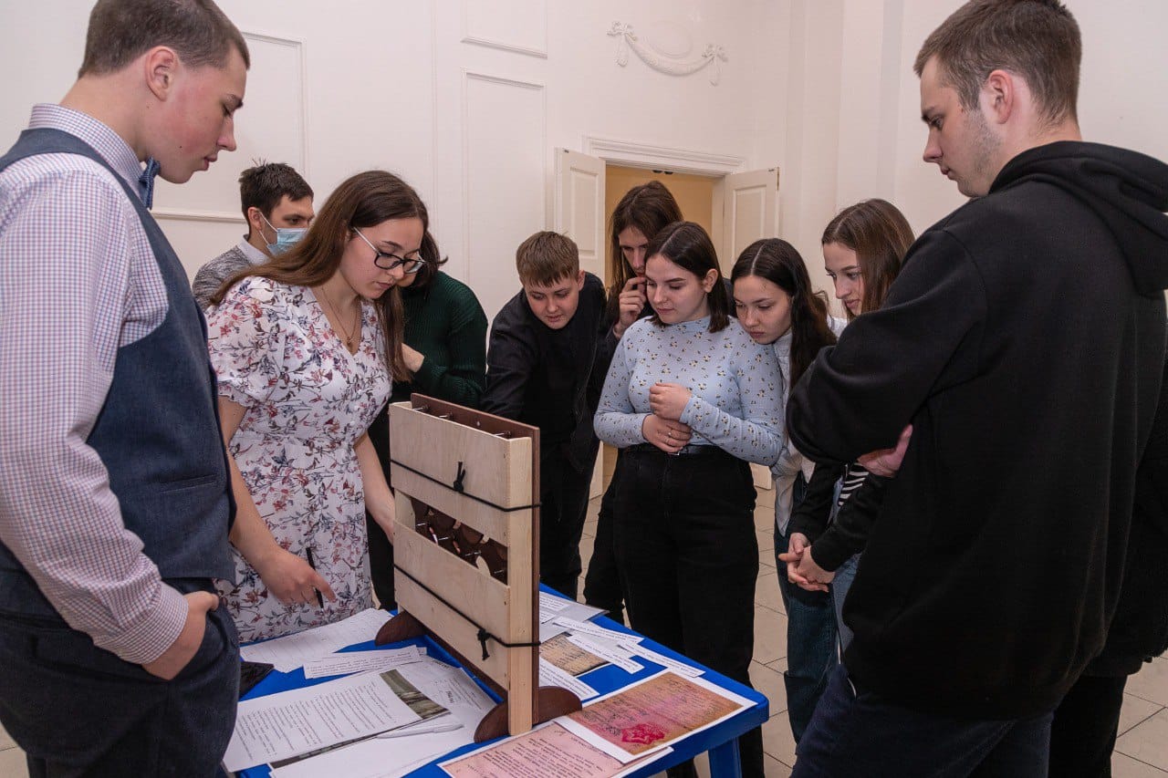 Союз женщин Липецкой области совместно ЗАГС провели квест для школьников