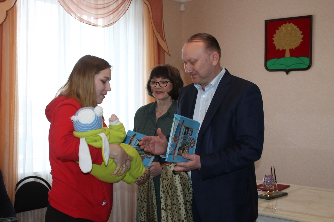 В Добровском районе стартовала акция Подарок новорождённому