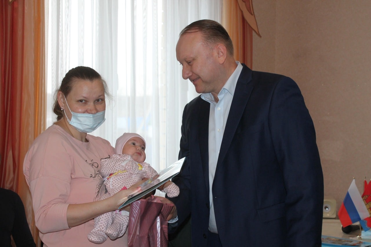 В Добровском районе стартовала акция Подарок новорождённому