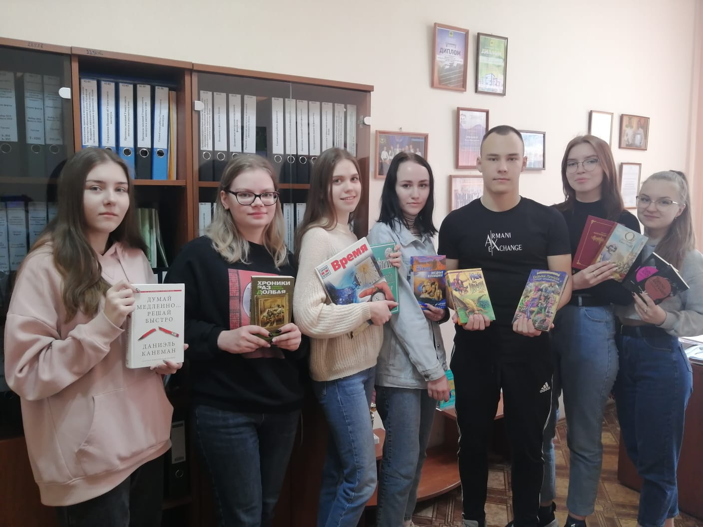 Сегодня по всей России проводится акция "Книги Донбассу"