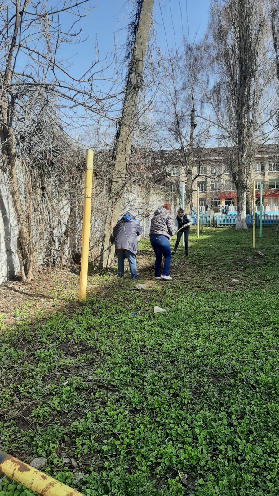 Члены Грязинского женсовета участвуют в субботниках