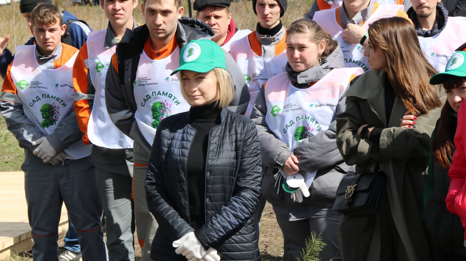 Член Союза женщин Липецкой области приняла участие в посадке саженцев сосен