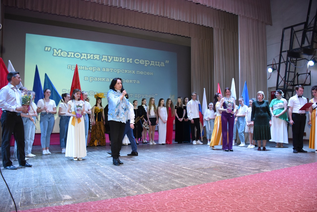На сцене Хлевенского Центра культуры и досуга прошел концерт «Мелодия души и сердца»