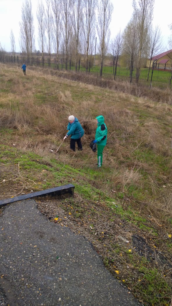 Активисты  Добринского отделения  Союза женщин вышли на субботник 22 апреля