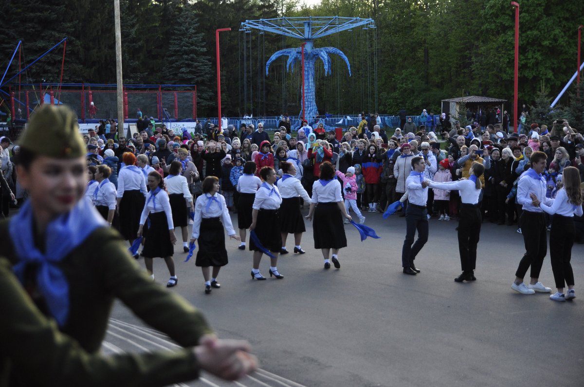 9 мая на главной сцене в парке Победы г. Липецка состоялась акция Синий платочек
