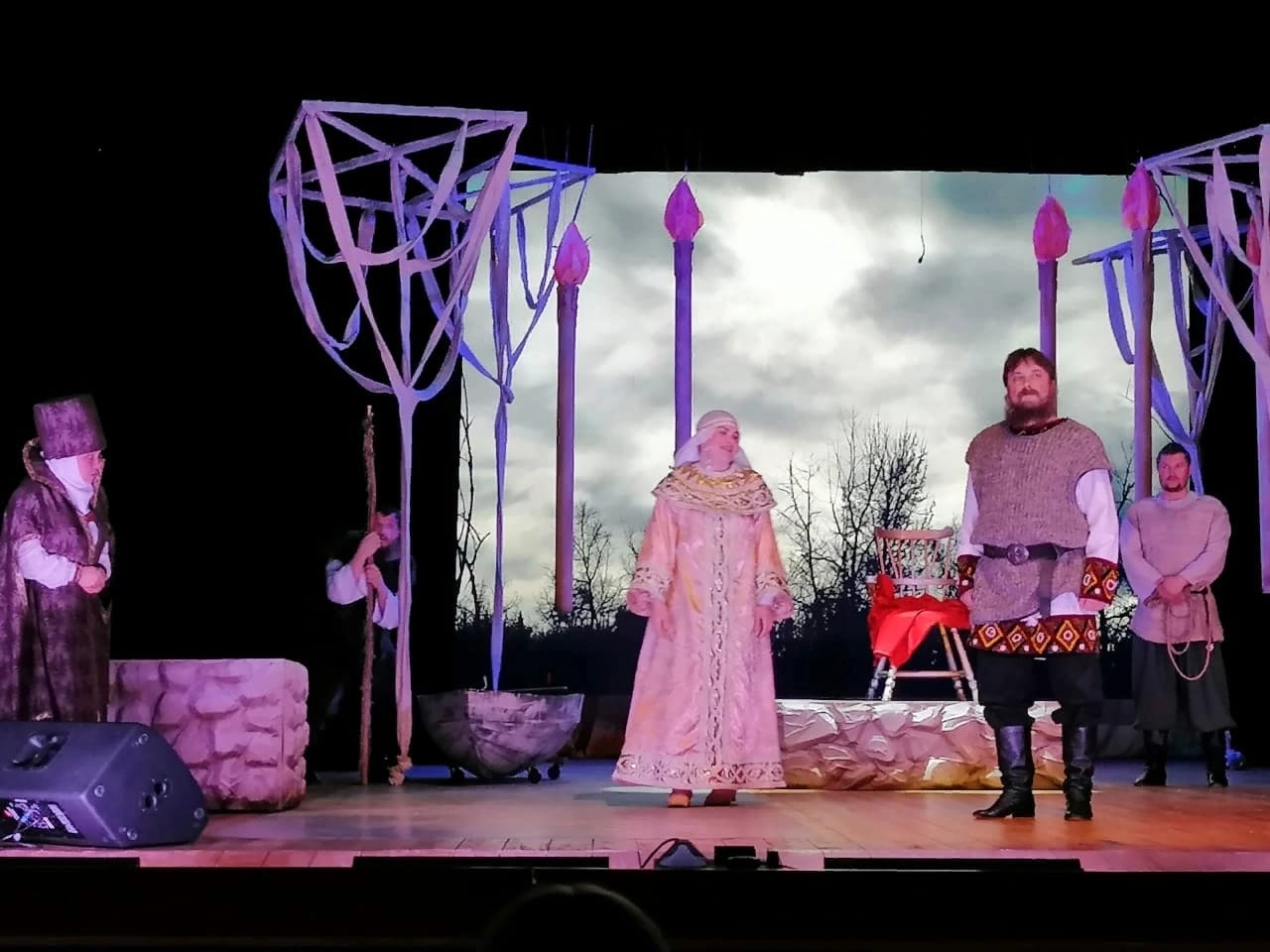 26 мая на сцене задонского Дома культуры состоялся показ спектакля "Сказ о Петре и Февронии"